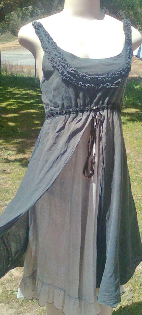 BEAUTIFUL LADIES DRESS - SIZE:  LARGE