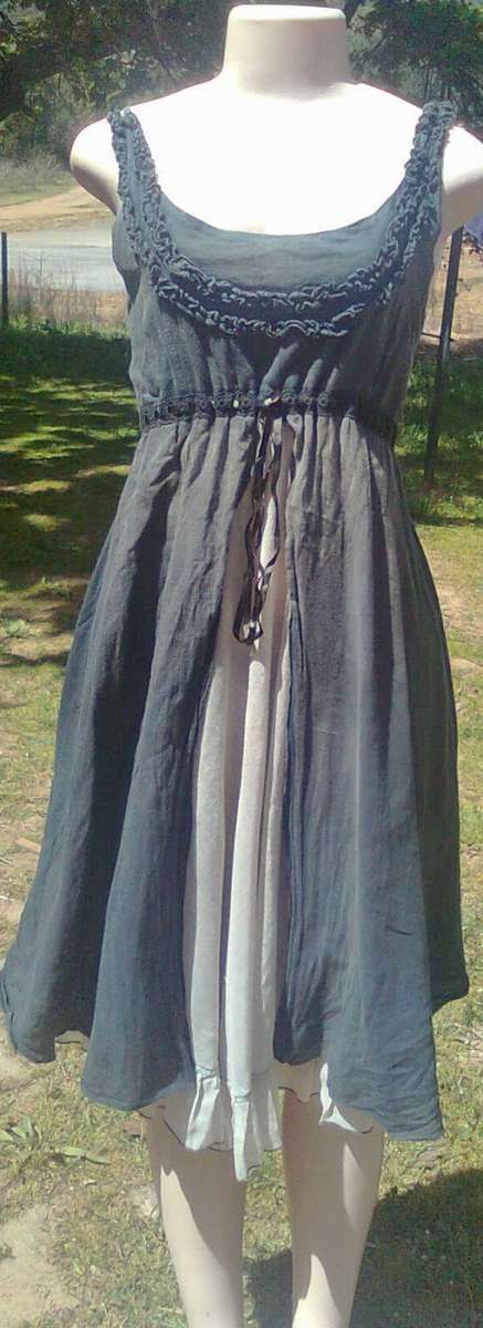 BEAUTIFUL LADIES DRESS - SIZE:  LARGE