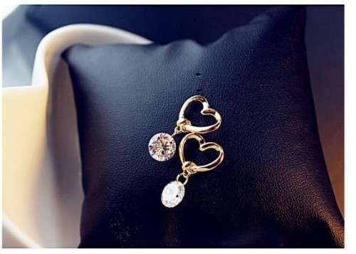 ***ELEGANT*** GOLD PLATED HEART STUDS WITH ZIRCONIA