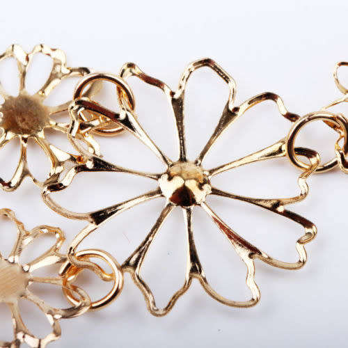 *** STUNNING *** GOLDEN HOLLOW FLOWER NECKLACE