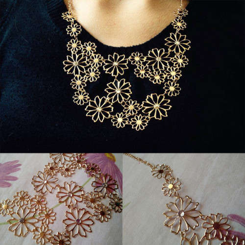 *** STUNNING *** GOLDEN HOLLOW FLOWER NECKLACE