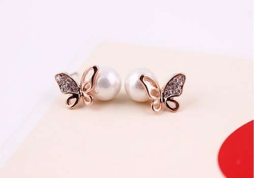 ***BEAUTIFUL*** GOLD BUTTERFLY PEARL EAR STUDS