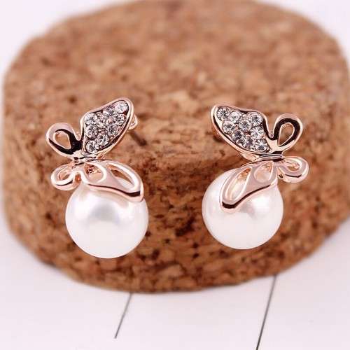***BEAUTIFUL*** GOLD BUTTERFLY PEARL EAR STUDS