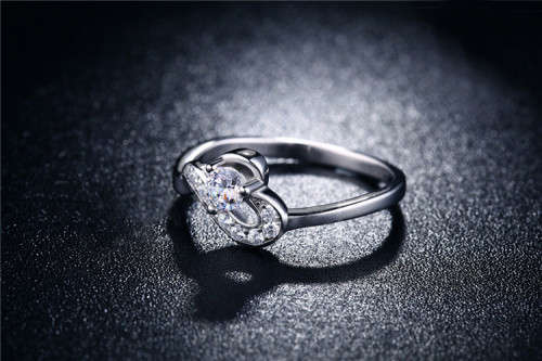 **PROPOSAL*** ENGAGEMENT RING WITH ZIRCONIAS - SIZE 8
