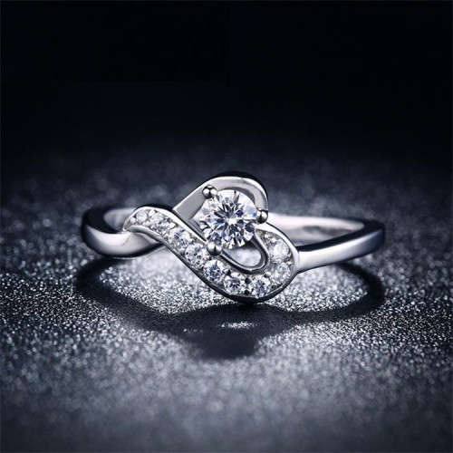 **PROPOSAL*** ENGAGEMENT RING WITH ZIRCONIAS - SIZE 8