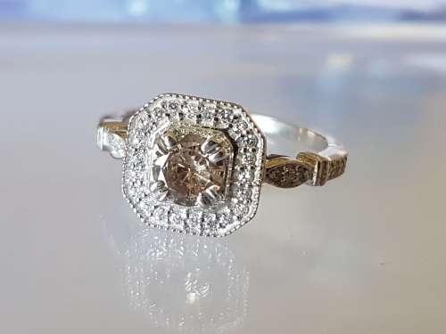 MAJESTIC - 0.78ct [5.5 x 2.6mm] + 30 X 1 Pointers -Champagne - Moissanite Ring - ONLY 1 LIKE THIS!