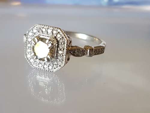 MAJESTIC - 0.78ct [5.5 x 2.6mm] + 30 X 1 Pointers -Champagne - Moissanite Ring - ONLY 1 LIKE THIS!