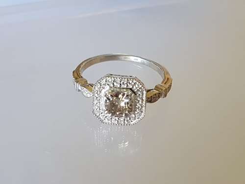 MAJESTIC - 0.78ct [5.5 x 2.6mm] + 30 X 1 Pointers -Champagne - Moissanite Ring - ONLY 1 LIKE THIS!