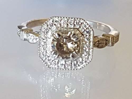 MAJESTIC - 0.78ct [5.5 x 2.6mm] + 30 X 1 Pointers -Champagne - Moissanite Ring - ONLY 1 LIKE THIS!