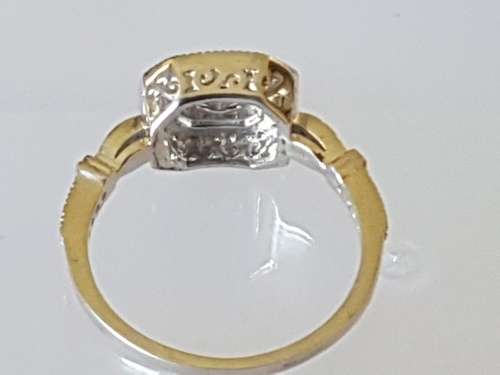 MAJESTIC - 0.78ct [5.5 x 2.6mm] + 30 X 1 Pointers -Champagne - Moissanite Ring - ONLY 1 LIKE THIS!