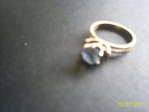 LADIES SOLID GOLD RING WITH AQUAMARINE STONE
