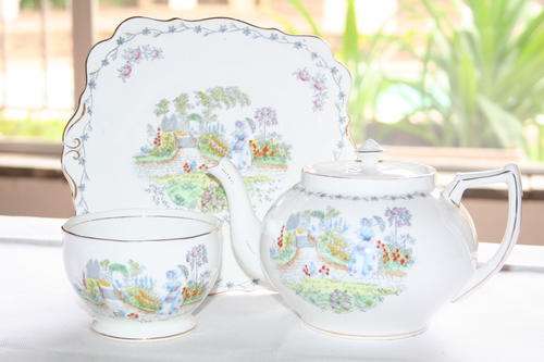 FINE BONE BELL CHINA 3 PIECE TEAPOT, CAKE PLATE & SUGAR BOWL