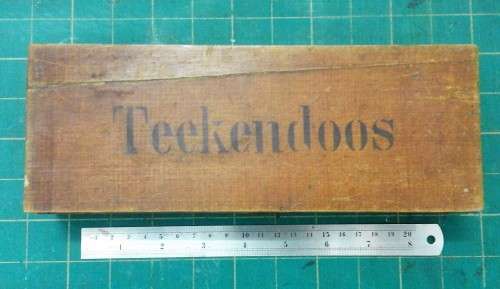 Antique 'Teekendoos' colouring box