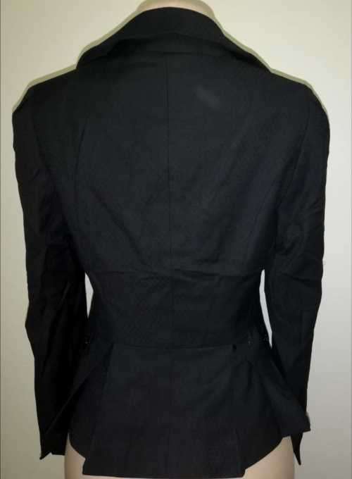 Stunning fitted coat with Gorgeous Detail