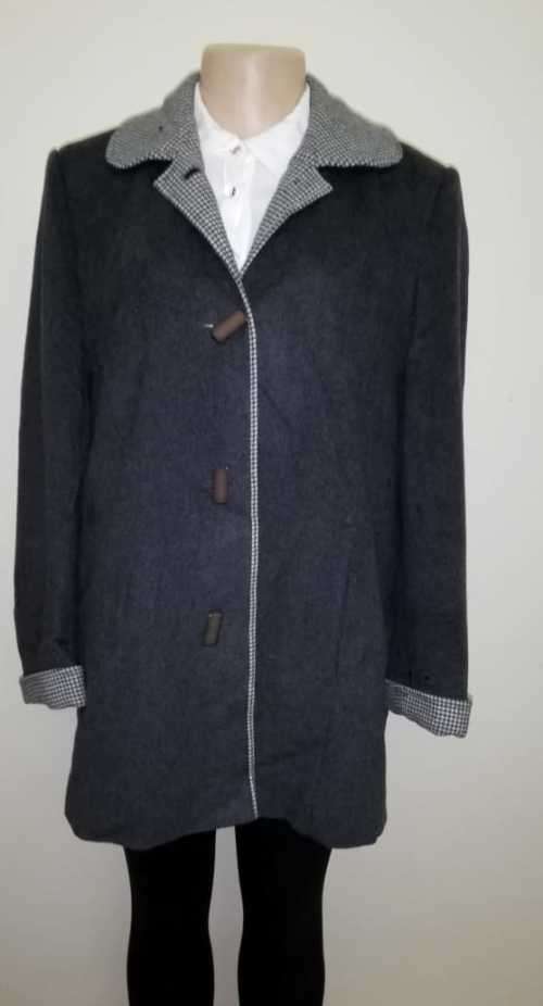 Gorgeous grey Coat with check detailing