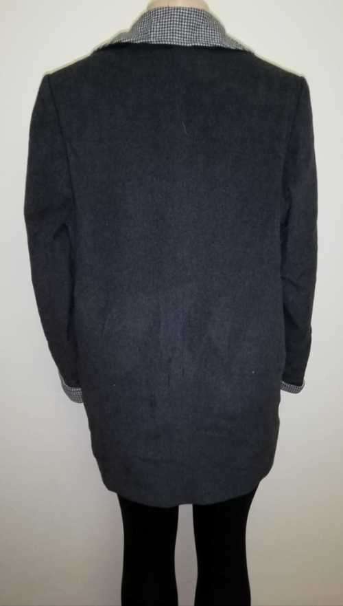 Gorgeous grey Coat with check detailing