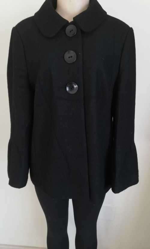 Beautiful coat with bell sleeves and Fushia link lining