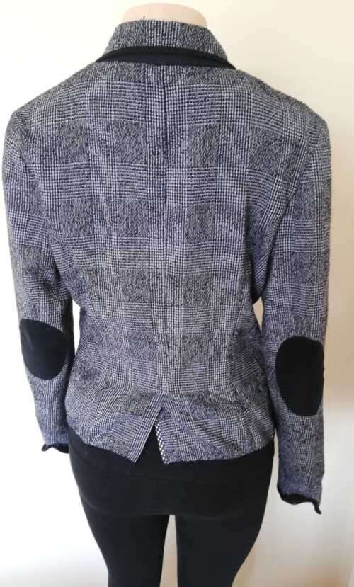 Stunning Tweed Blazer