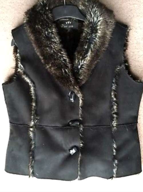 Suede Sleeveless Jacket