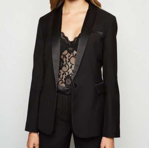 Stunning black Blazer with satin collar