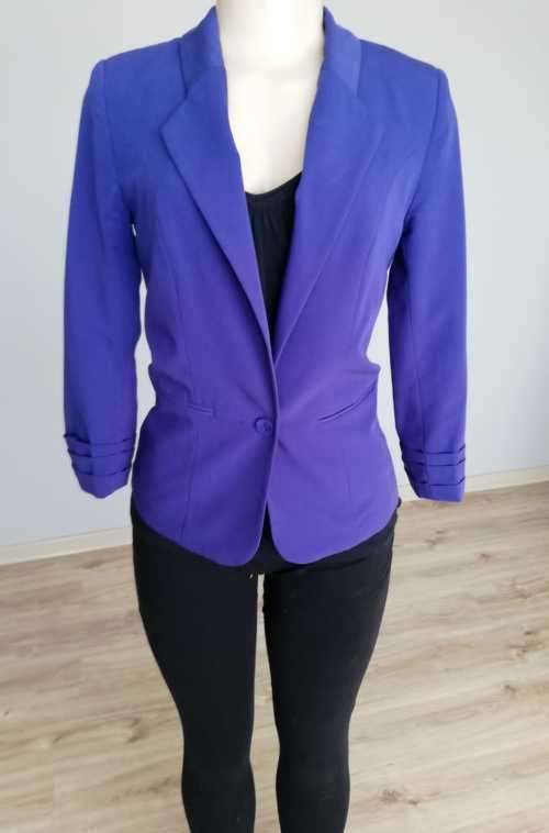 Stunning Fitted  blazer with beautiful striped lining