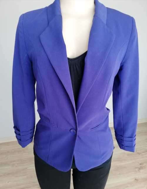 Stunning Fitted  blazer with beautiful striped lining