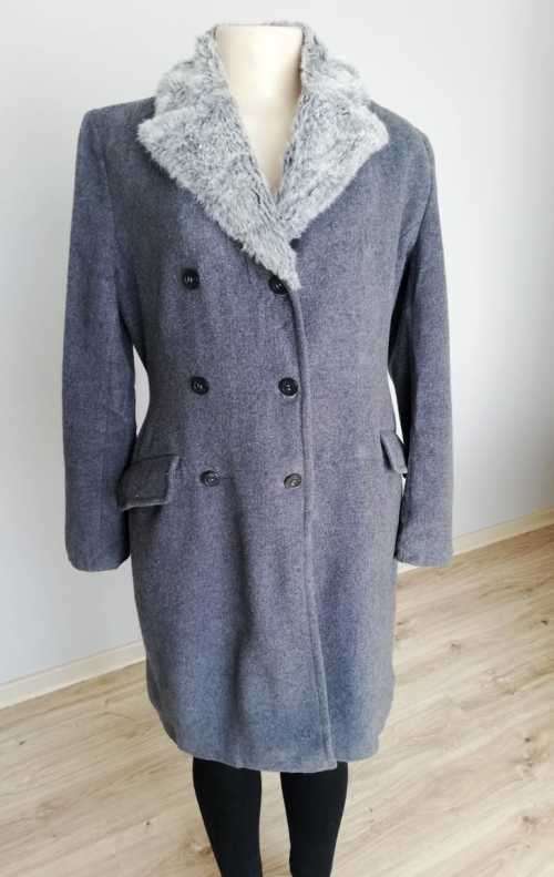 Beautiful  Grey Coat with faux fur collar