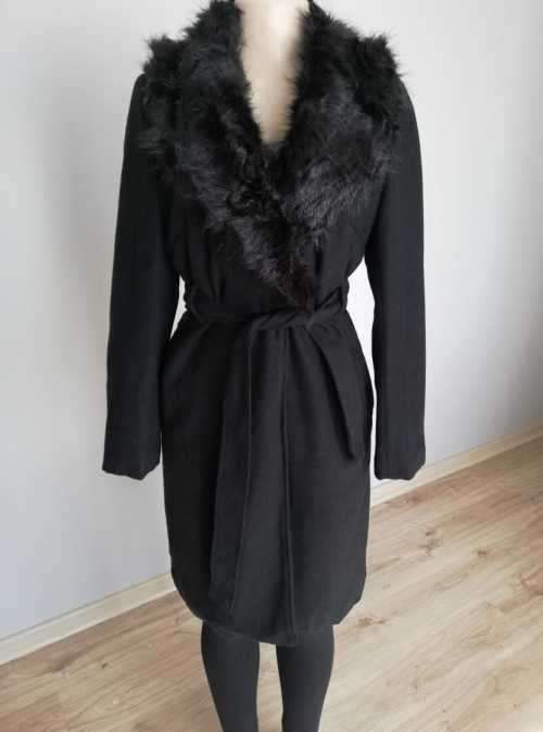 Black belted Melton Coat with faux fur collar