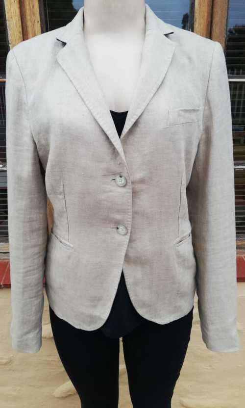 Beautiful Fitted linen Blazer