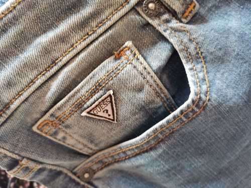 GUESS Slim Straight Jeans ...Stonewash blue