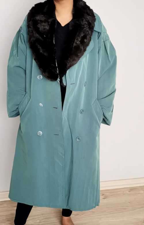 Beautiful Trench coat with fur