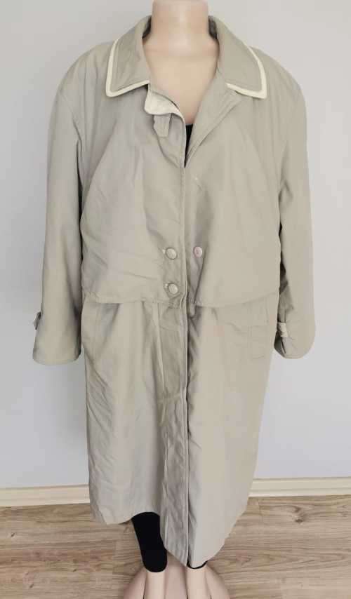 Gorgeous Vintage beige Trench coat