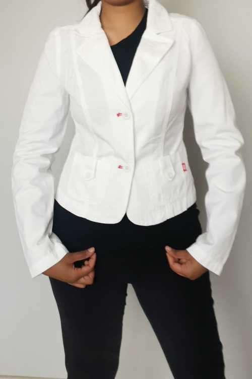Gorgeous Fitted White Blazer