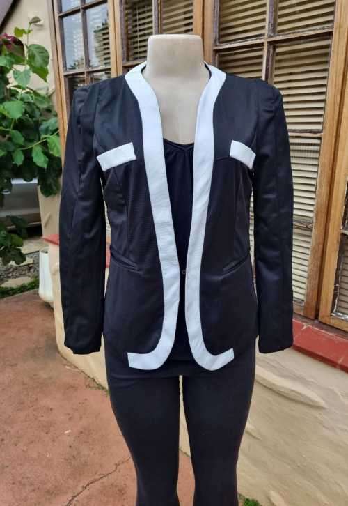 Gorgeous black and white blazer