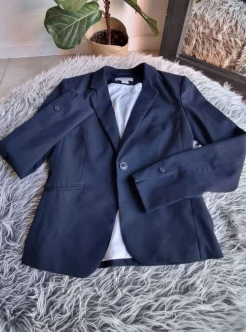 H&M navy blazer....worn once....from R30 shipping
