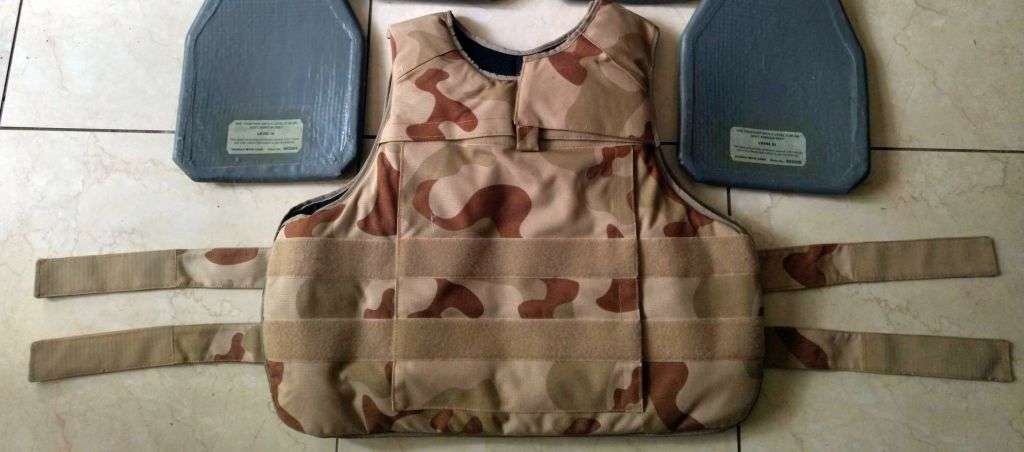 Military Grade Bullet Proof Vest - (Desert Camouflage) with 2 x Level III Ballistic Plates