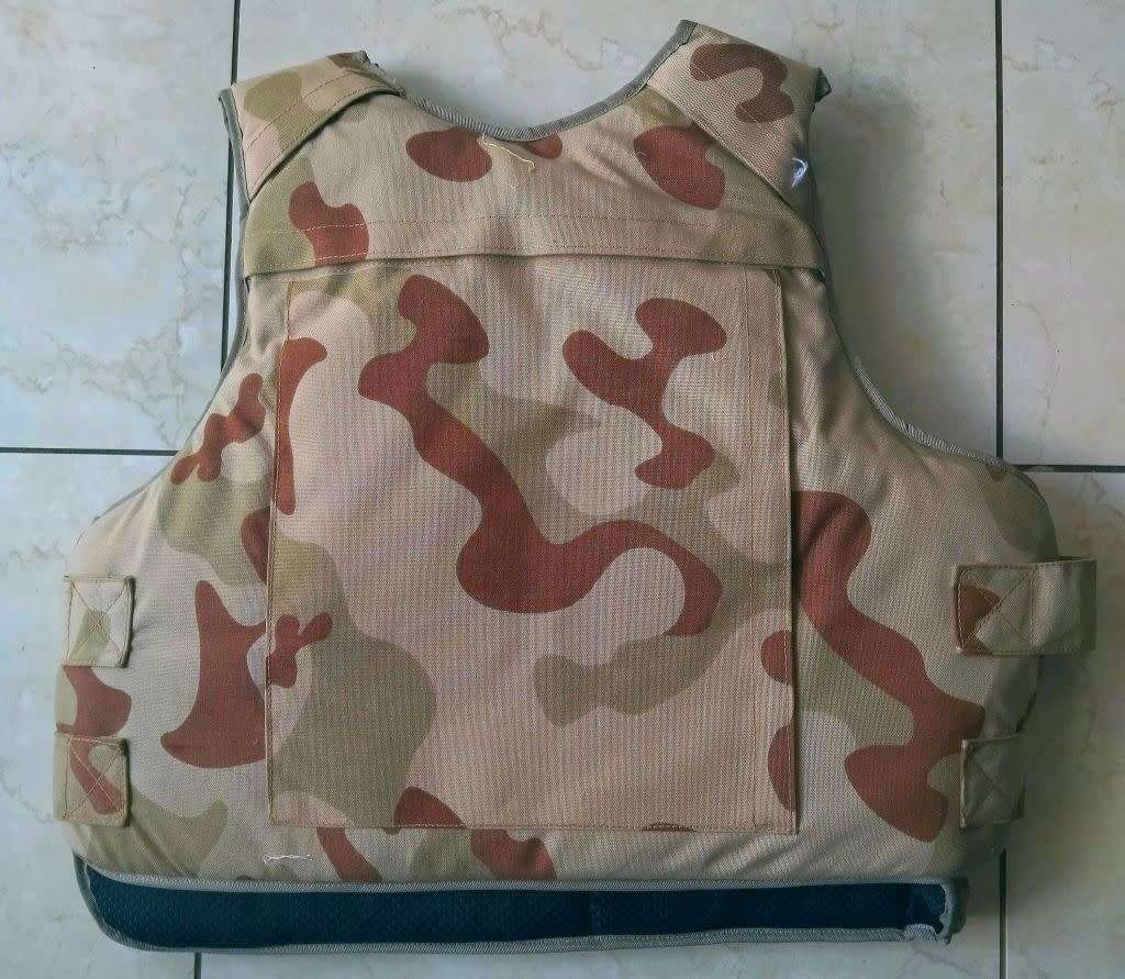 Military Grade Bullet Proof Vest - (Desert Camouflage) with 2 x Level III Ballistic Plates