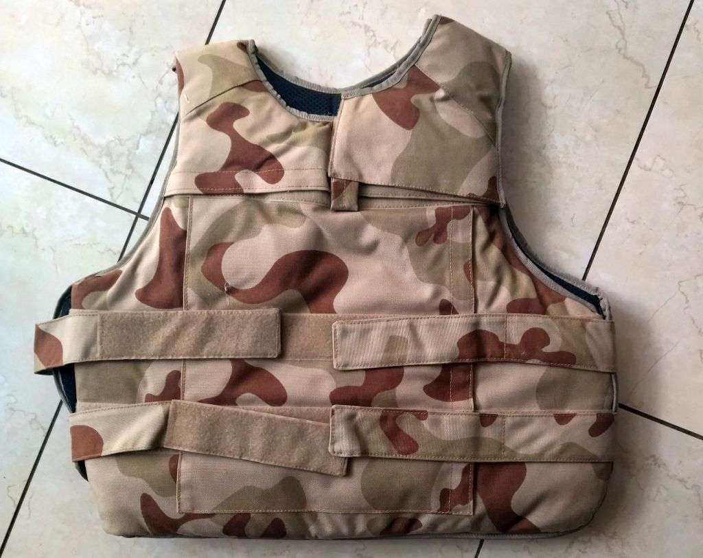 Military Grade Bullet Proof Vest - (Desert Camouflage) with 2 x Level III Ballistic Plates