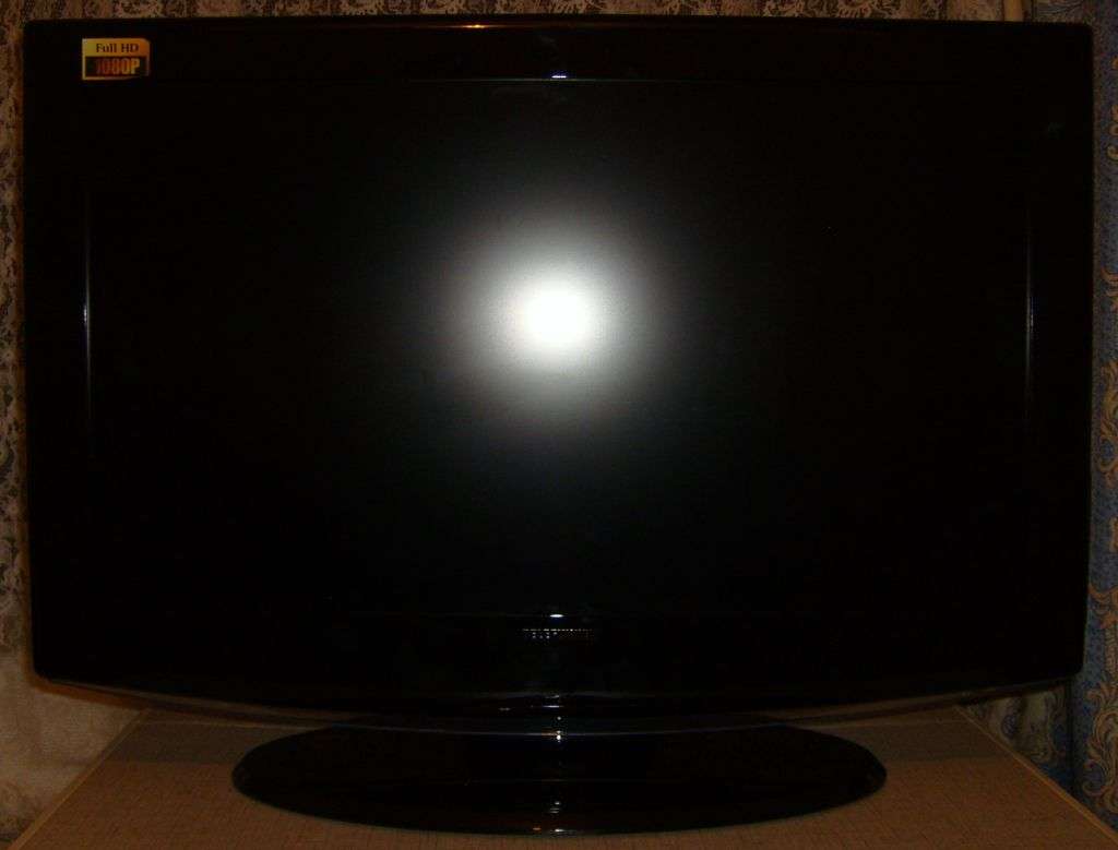 32" TELEFUNKEN FULL HD 1080p LCD TV.