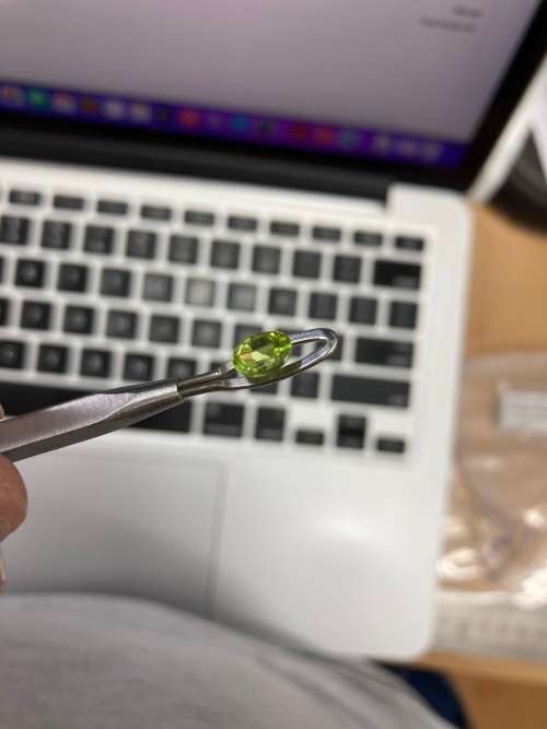 1cts. Naturally mined Peridot. Oval Cut. AMAZINGLY CUT GEMSTONE. 5.1mm x 7.0mm