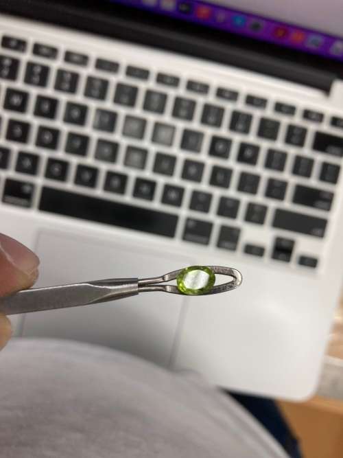 1cts. Naturally mined Peridot. Oval Cut. AMAZINGLY CUT GEMSTONE. 5.1mm x 7.0mm