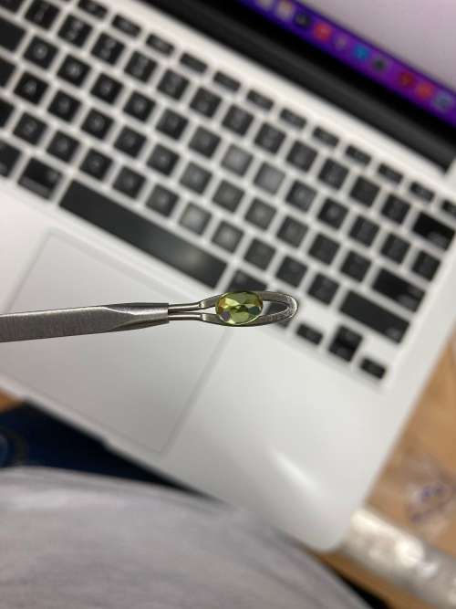 1cts. Naturally mined Peridot. Oval Cut. AMAZINGLY CUT GEMSTONE. 5.1mm x 7.0mm