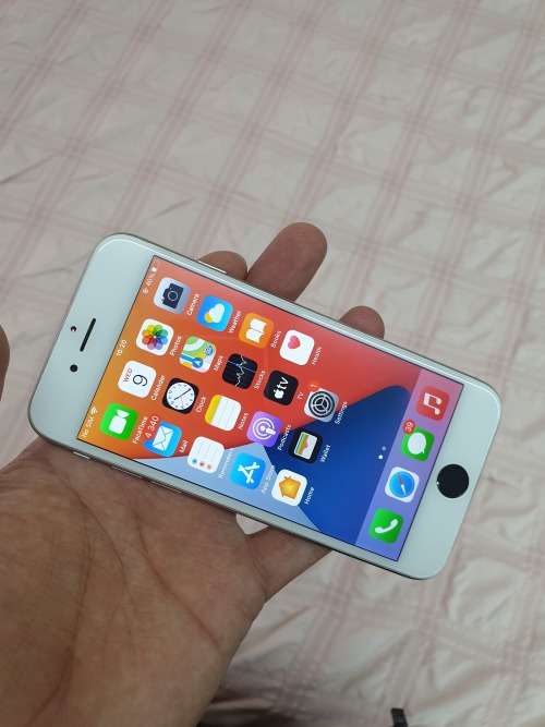 Apple iPhone 6s 32GB - Great Condition. 100% battery health. EVERYTHING WORKS PERFECTLY. Phone Only