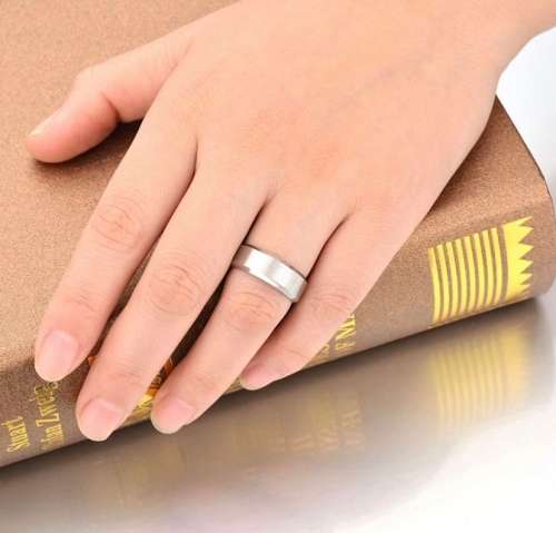 Stainless Steel Brushed Design Comfort Fit Polished Ring. Size 20