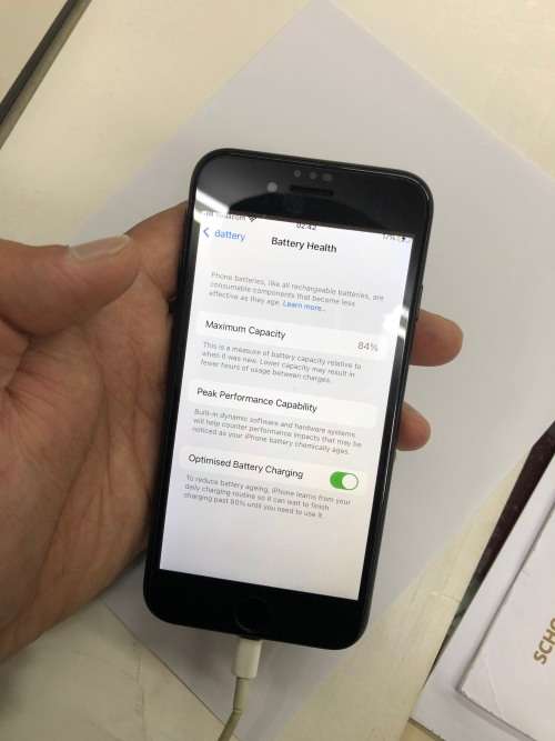 iPhone SE 2020. 64GB. Super clean. No scracthes at all. High sensitivity home button.