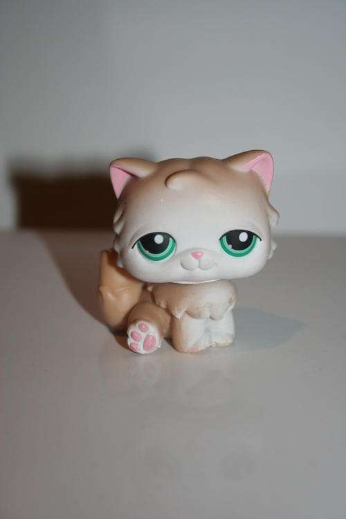 Littlest Pet Shop light brown cat