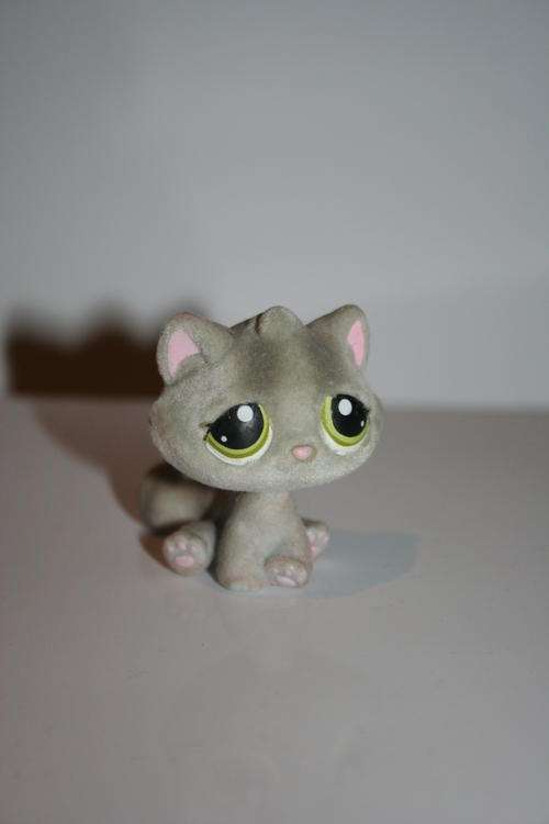 Littlest Pet Shop Grey fuzzy cat