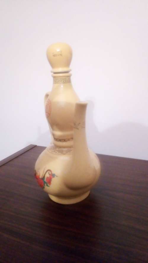 Vase , pot on auction