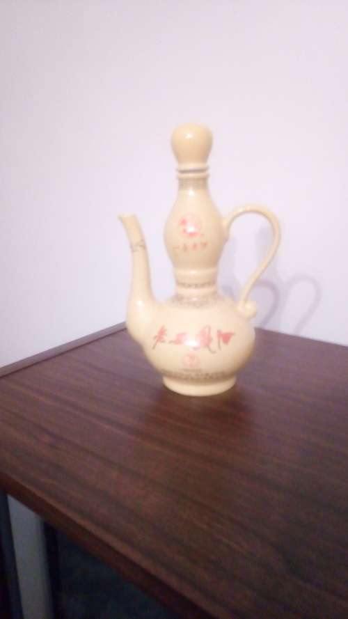 Vase , pot on auction