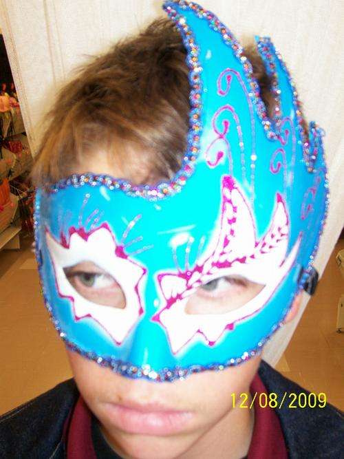 MASK - PARTY MASK - 3/4   ASSTD. COLOURS   -  ADULT SIZE